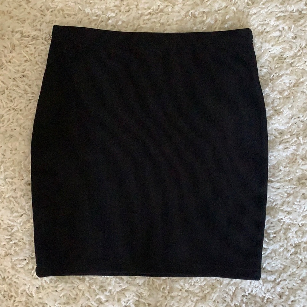 F21 Curvy Black Pencil Skirt